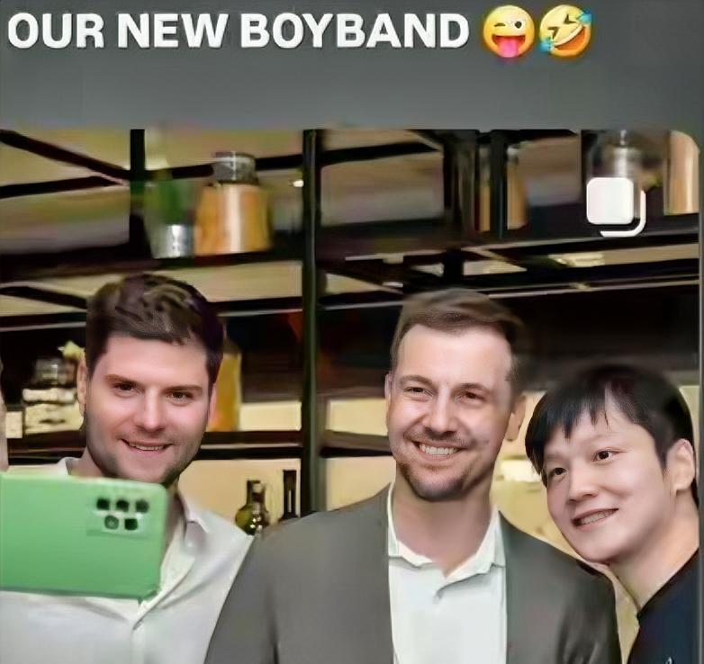 樊振东+奥恰洛夫+波尔=新男团
我觉的奥恰洛夫应该命名新男团为，国际乒联世界杯新