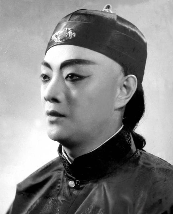 [比心]1873年，杨乃武刚中举3个月，突然被判斩立决。姐姐杨菊贞背着黄榜2次进