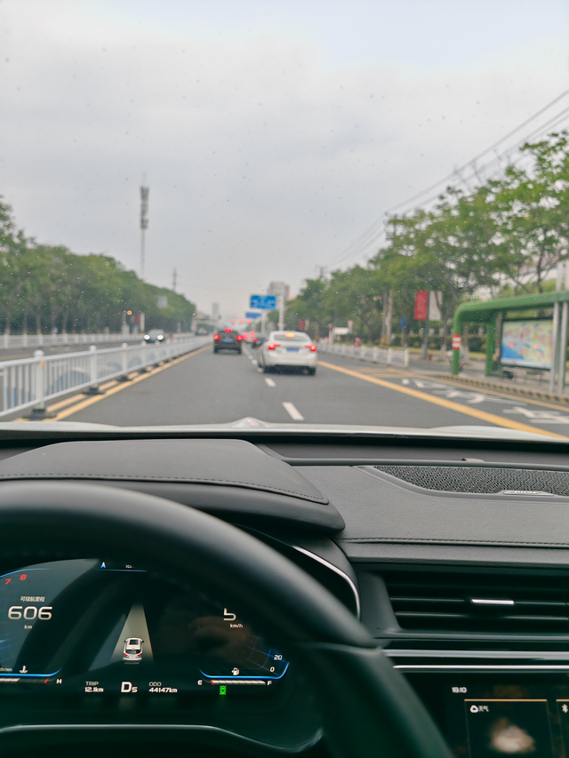 老博越Pro在此还有同款车的吗
当年次顶配，2020年1月上牌的智尊Pro落地1