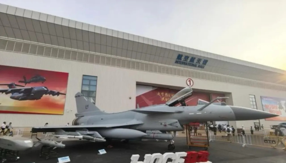 印巴空战，这出戏越来越精彩了。
热闹是他们的，尴尬的却是法国人。
巴黎航展快