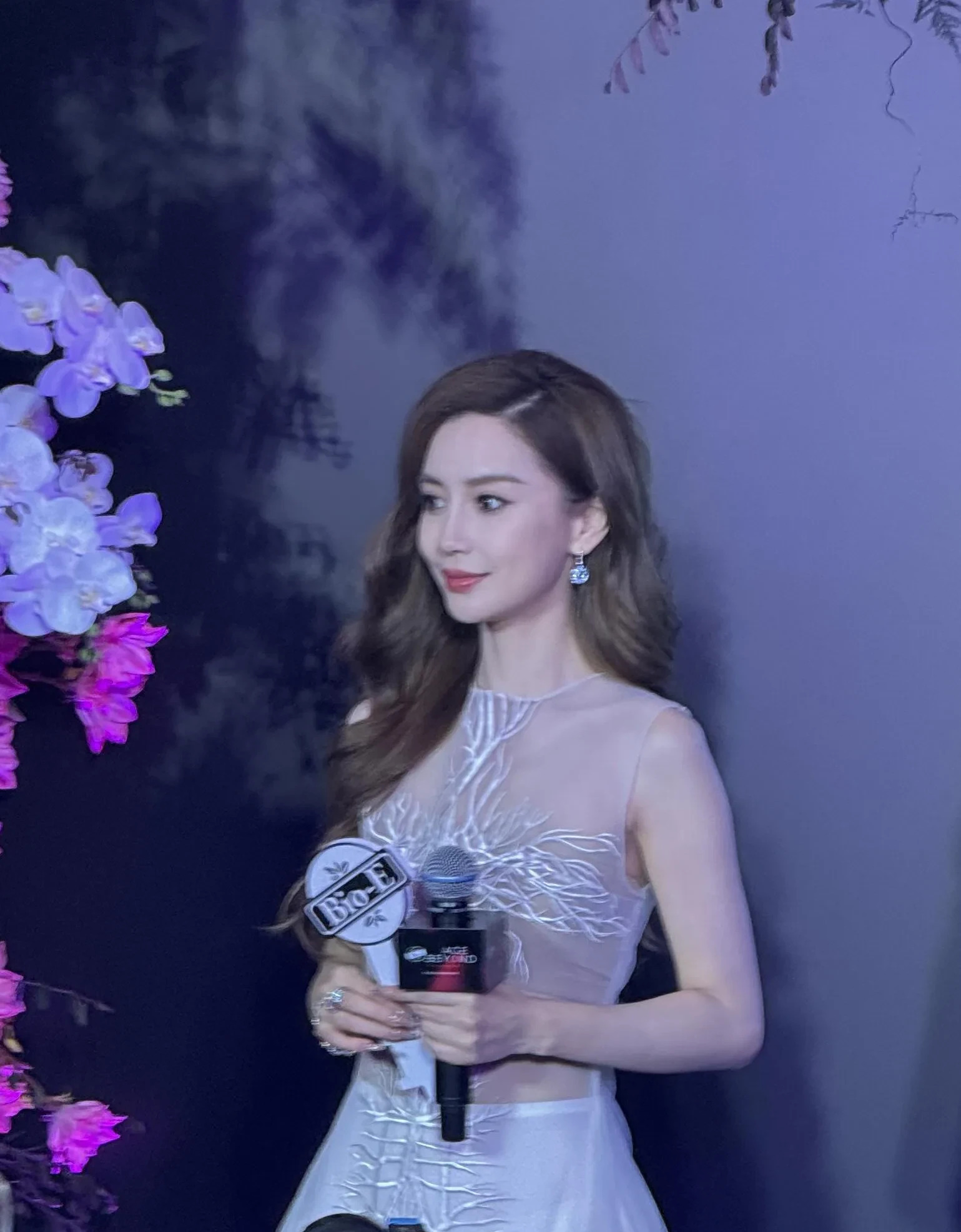 杨颖尴尬回应保持少女感秘诀











我的天哪！你们敢信？杨颖居然被