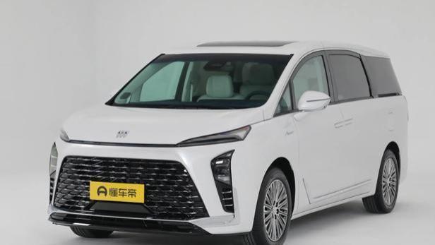 别克GL8终于推出新能源版，综合续航1370km，油耗低动力强，香吗