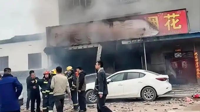 湖北宜城烟花爆竹爆燃致 12 人遇难，官方通报 5 名未成年人不幸身亡