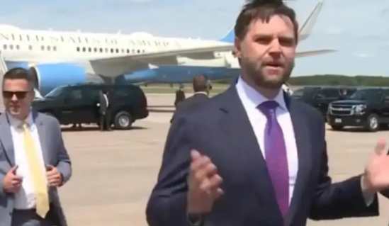 中方拒绝让步之后，美国副总统迅速前往印度访问：此次访问成败至关重要！

印度明确