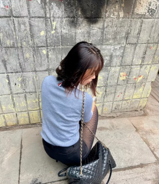 蹲在这种墙边 可以闻到清晨的味道