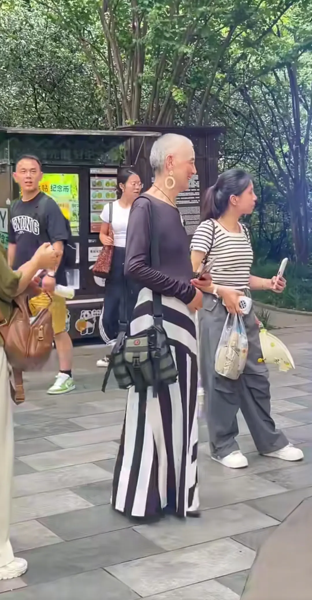 这位是大姐还是大哥呢？
