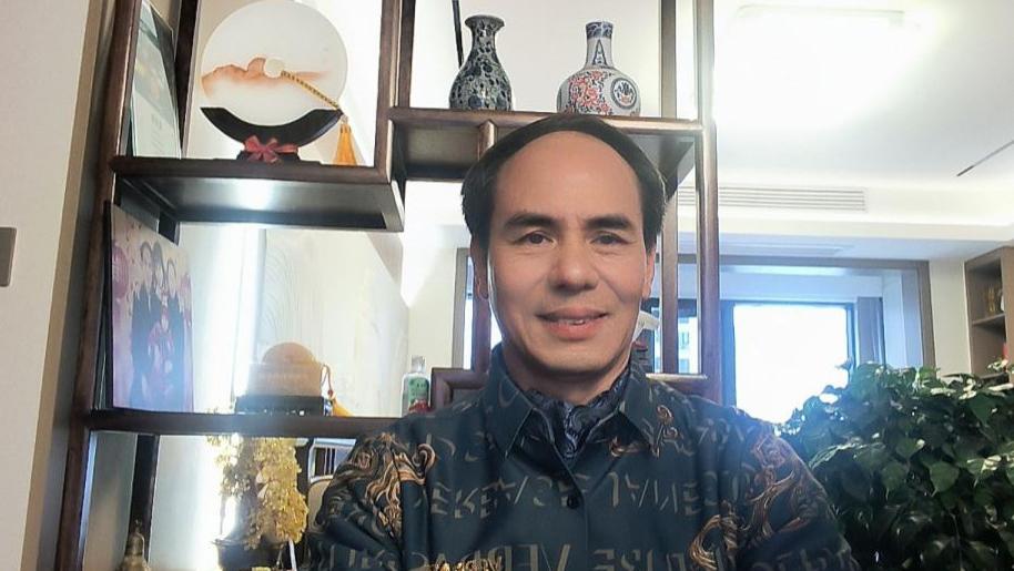 骏马踏春传易道·仁心济世送福来：袁侠澜老师2026马年贺新春