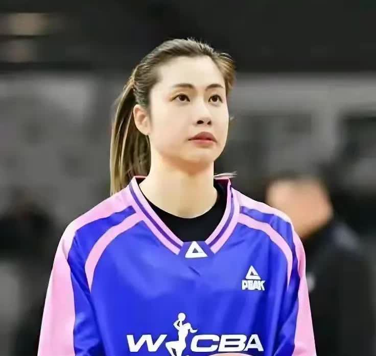 昨晚看了四川女篮对阵江苏女篮的比赛！真是叫人感慨！名将打得难分难解！尤其38岁的