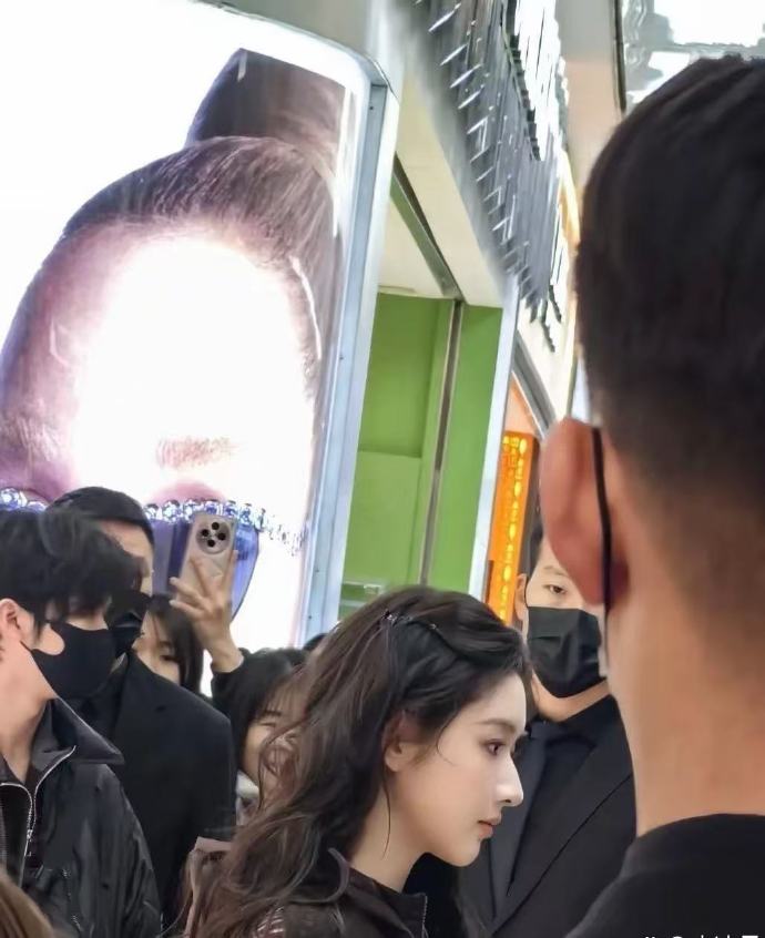 看图一还以为是杨紫，看图二才发现是杨玉雯