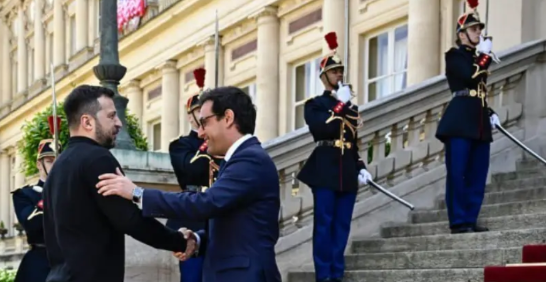 2月26日，法国方面称，虽然美国向乌克兰交出的矿产资源协议即将达成，而欧盟也向乌