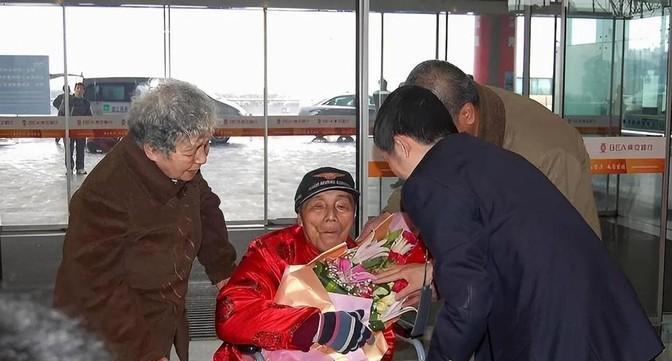 1974年，浙江老人刑满出狱，30年后被国家召回。
吴其轺，1918年出生在福建