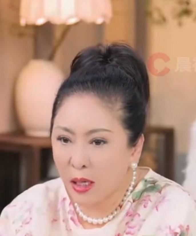 向佐郭碧婷上综艺我忍了
向佐各种抽象女装我也忍了
向太说二哥我实在是忍不了了，看