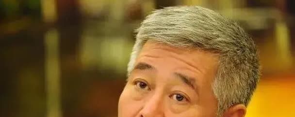 2004年，赵本山的保镖张家豪去酒吧消遣，无意刮蹭到一辆斯巴鲁，车主嚣张的向他索