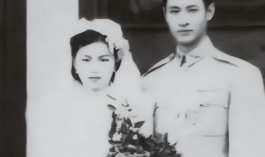 1938年7月，17岁的郭翼青嫁给了54岁的三婚男程潜。新婚之夜，圆房之后的郭翼