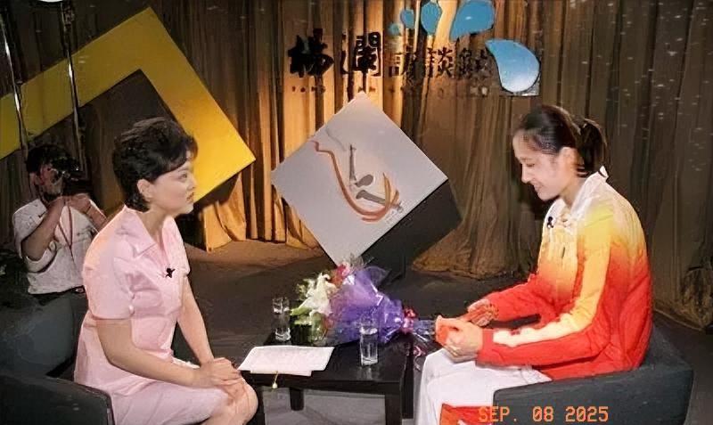 杨澜访谈录
杨澜与北京奥运会游泳冠军刘子歌对话交流。
