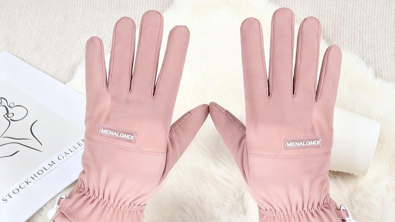 别忽视！一副合适的女士手套，能提升整体气质