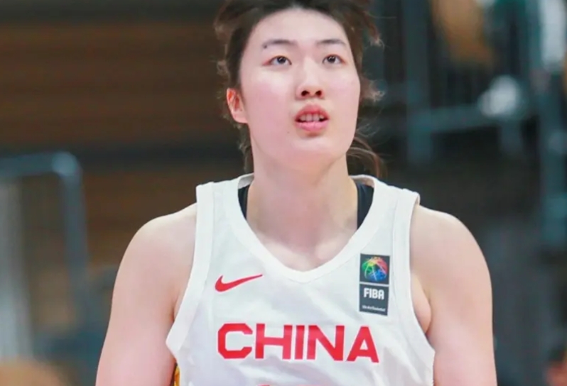 今晚中日女篮热身赛首战有个热点：罗欣棫有没有可能代替李梦成为未来女篮领军人物！