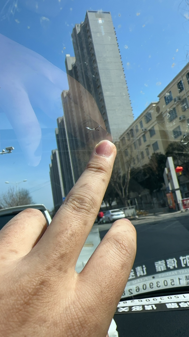 迈腾前挡风玻璃
玻璃破这种是修复好还是换玻璃好？各位车主