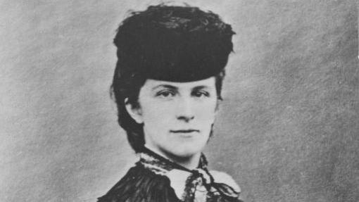 茜茜公主的妹妹“小麻雀”，才貌不显，靠当姐宝在乱世中生存