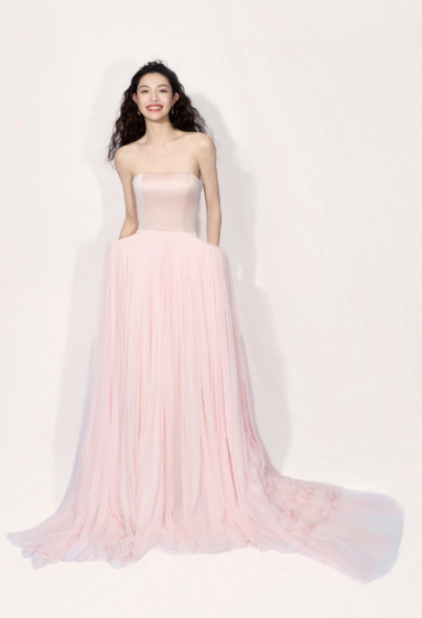 钟楚曦原本以为自己得了金鸡奖最佳女配，有了奖项傍身，她的风评就会变好！​这张金鸡