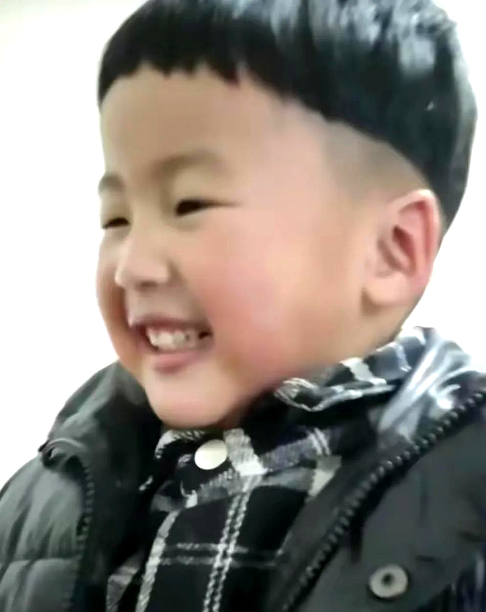 祖孙情深？细思极恐！

梓澈宝宝，一个本该在阳光下快乐成长的孩子，却经历了长