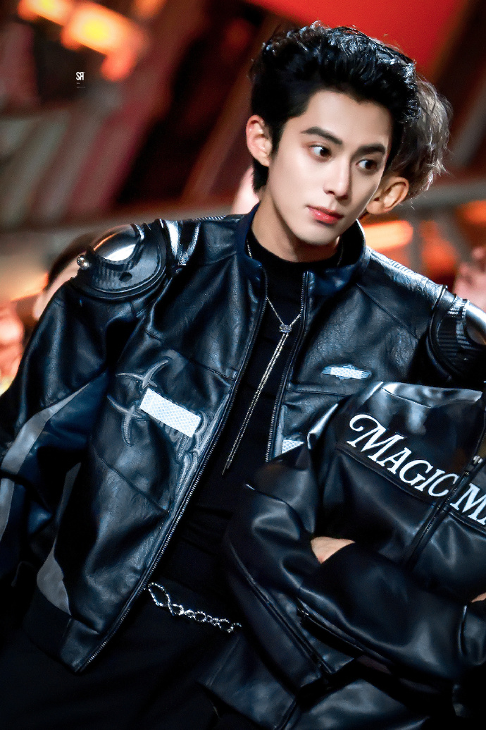 这么关心素人做什么
不如期待王鹤棣新电影《星河入梦》