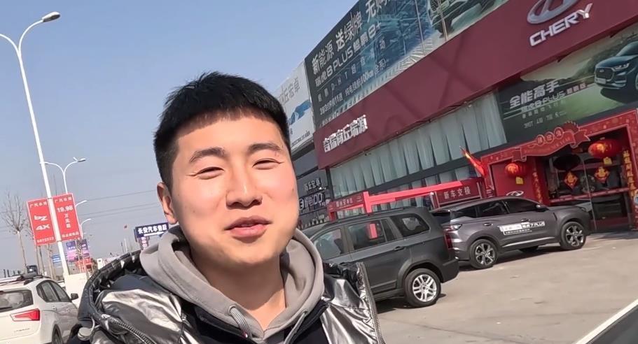 瘦猴宝宝换了个马甲：亚星很行。亚星是他真名。怎么感觉此地无银呢。就像是潘金莲说：