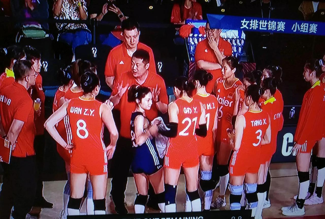 信不信由你，今天中国女排将3:0大胜哥伦比亚队。不需要理由，因为哥伦比亚队是小组
