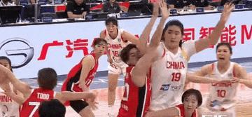 刚刚结束的亚洲杯上，中国女篮半决赛不敌日本女篮，无缘主场夺冠，引发球迷强烈质疑，