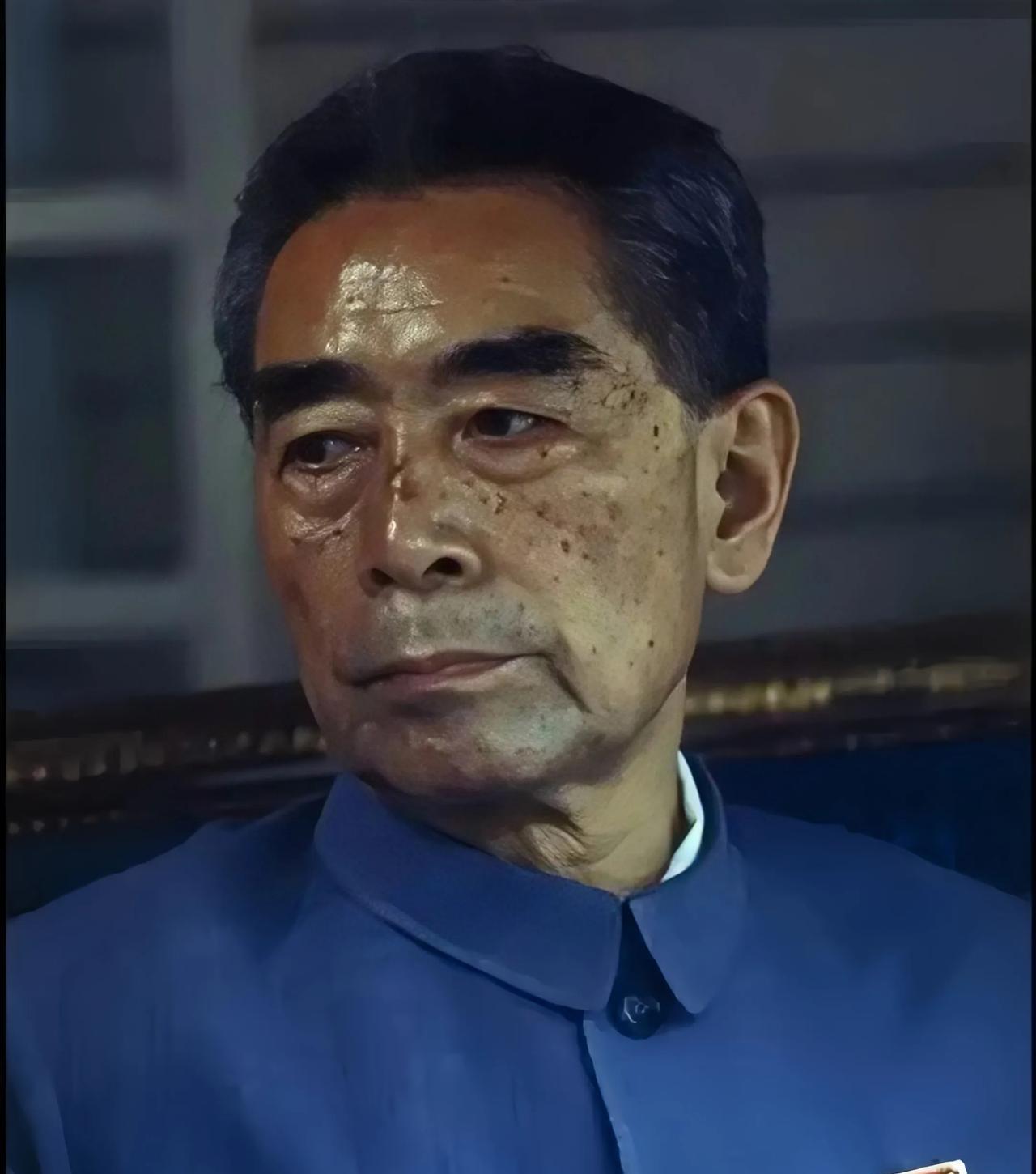 76年前
您英明决断
飞机不够就飞2遍
一转眼
岁月如梭，天地焕色
2025年9