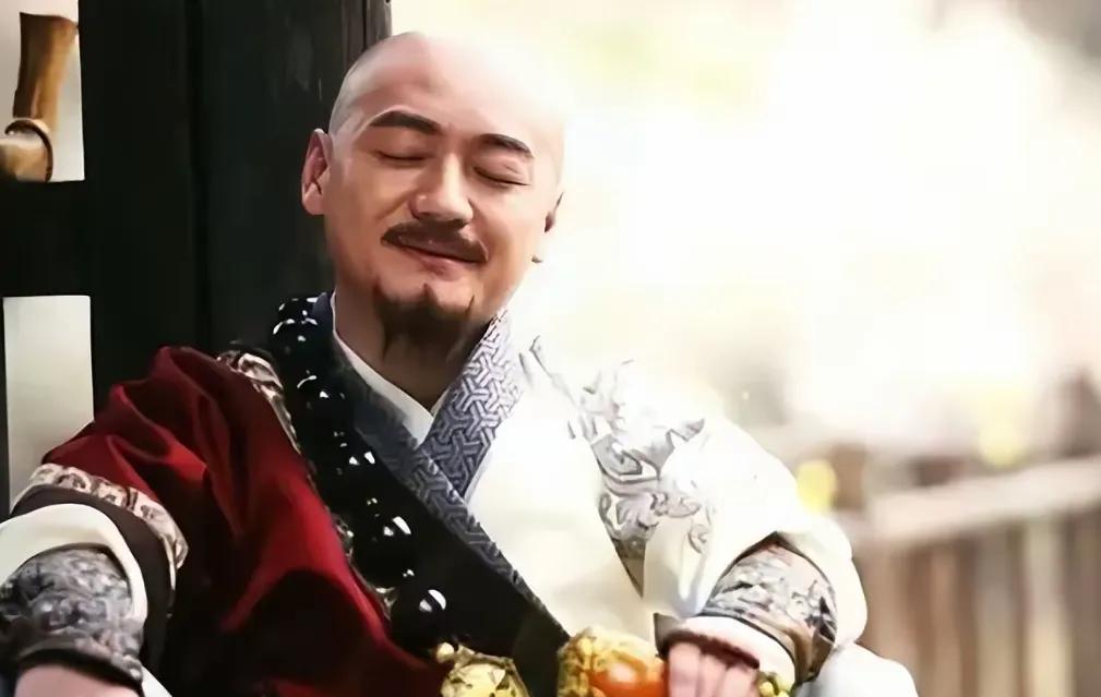 明朝时，朱元璋的大舅子叫郭德成，是个人精。有一次，朱元璋把他叫进宫，假意问道：“