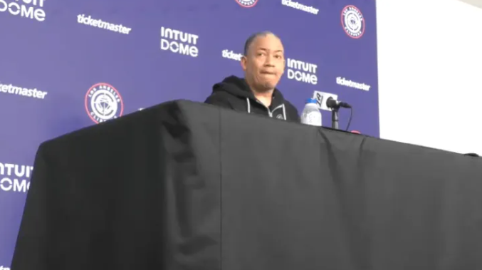 NBA常规赛，快船将对阵爵士，赛前快船主帅泰伦-卢接受了记者采访。
被问到赛季揭