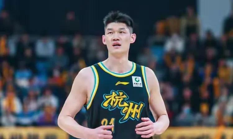 浙江广厦男篮主场以110:94的比分大胜广东男篮，这是一场强者间的较量，是检验球