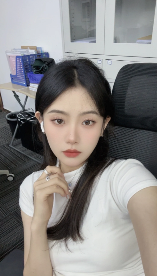 今天化了美美的妆，心情美美哒