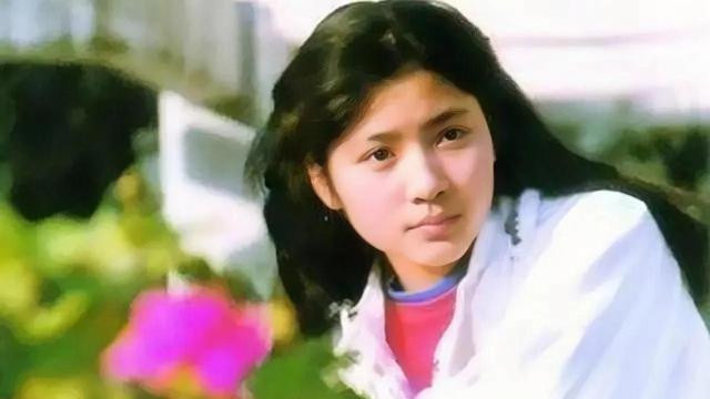 6月13日，吉雪萍在社交平台分享了一段视频，画面里是她与家人拍摄全家福的温馨场景