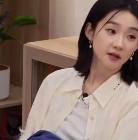 舞蹈生体重控制严苛，张艺凡透露标准

毛不易问张艺凡跳舞时如何控制体重，张艺凡回