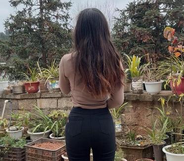 站在花团锦簇前，忍不住深呼吸，满鼻子的花草香，心情大好！????