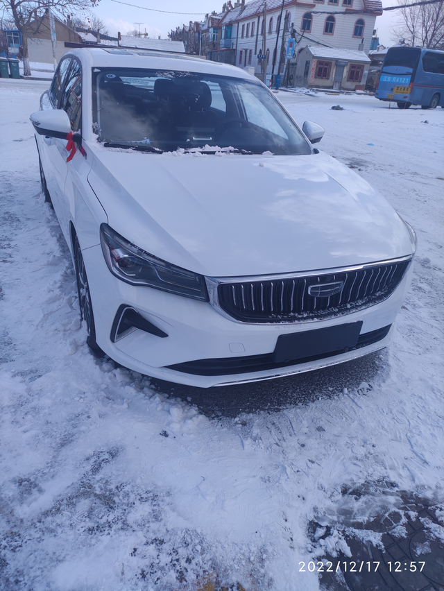 喜提24款星瑞
2024款星瑞迷你版，颜色:只此水墨白，新增加多项驾驶功能:美女