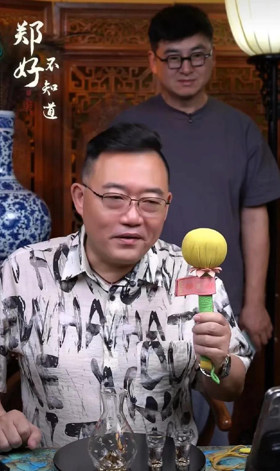 一个普普通通的艾草锤，在郑好的直播间卖到了56.1元。这个价格甚至都惊到了郑好本