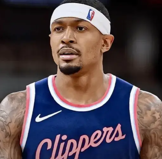 NBA情报局7月20日讯 洛杉矶快船队总经理劳伦斯·弗兰克今日在采访中谈到了球队