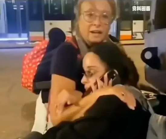 以色列再次面临灭国的危险，再次开始流亡全世界！首都特拉维夫挤满了即将出国的以色列