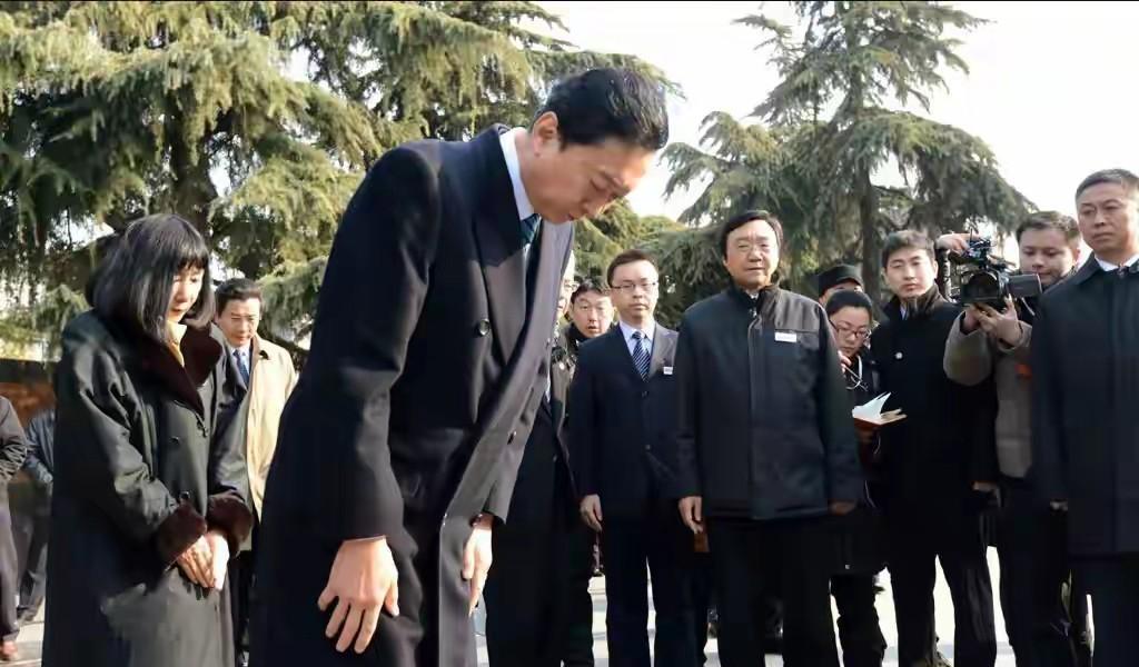 #日本前首相将出席阅兵 日方：不评论# 鸠山由纪夫爷爷是一位很特别、很值得我们尊
