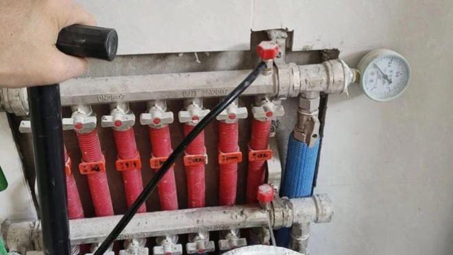 暖气打压试水，好多人不以为意！暖气师傅建议：坚持“2做2不做”