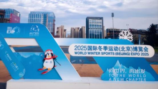 雪场运维新神器！蜂鸟共轴无人机亮相冬博会，栖云通航助力雪场开启智能巡检新时代