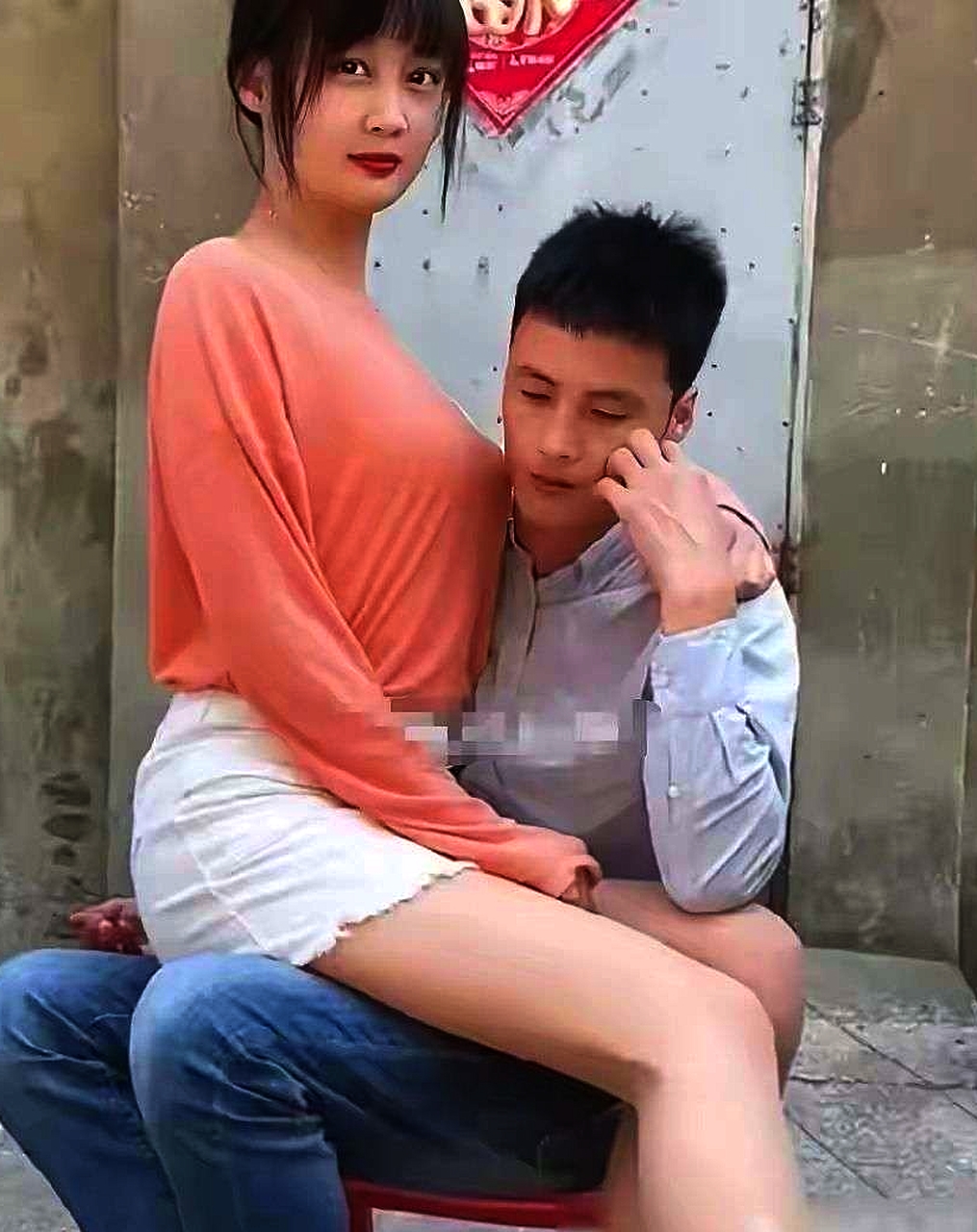 这俩人结婚十年，变化真大！男的跟十年前一个样，女的倒像是老了好多！