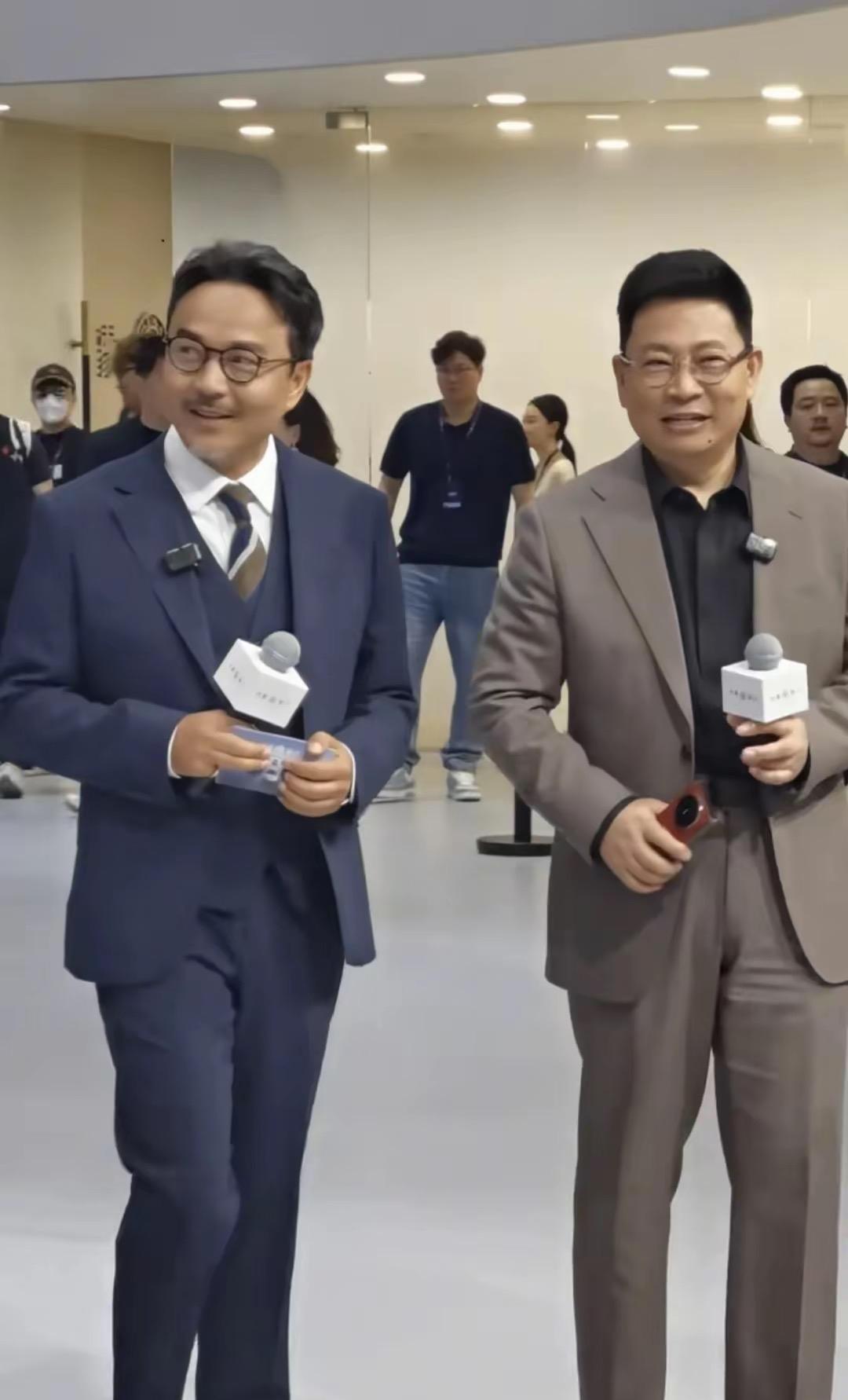 5月31日端午节，汪涵未在家陪家人，而是现身广东深圳宝安国际会展中心参加粤港澳汽