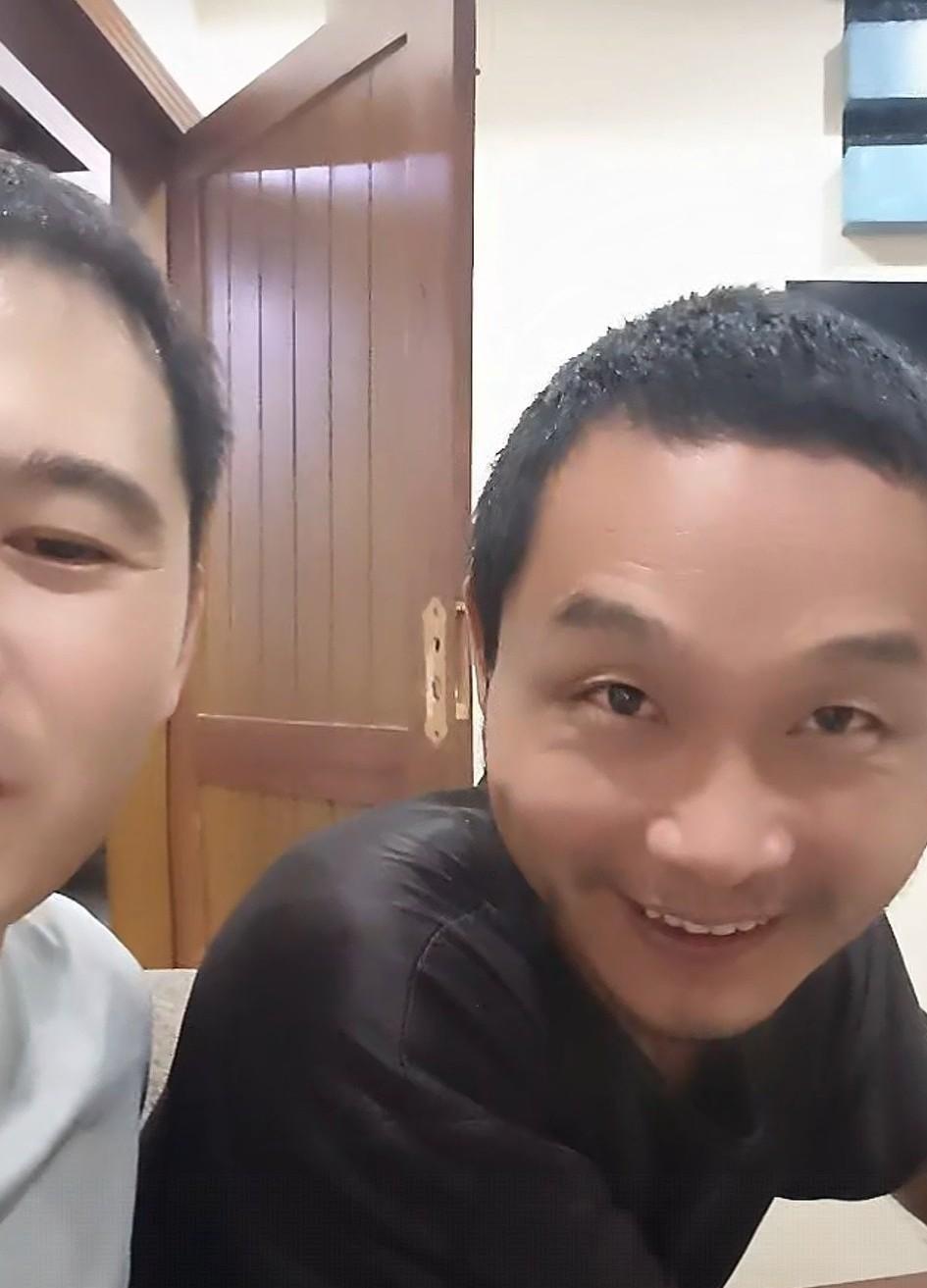 昨晚，突然刷到了东方宋的直播，但我是一看开播的并不是他本人的账号。
   后来才