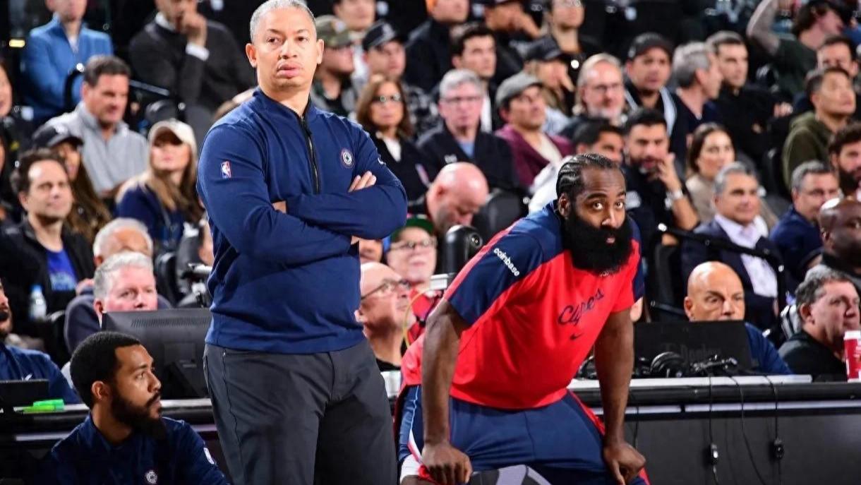 快船战魔术，哈登18分钟砍24分，队友最高得6分，没法打