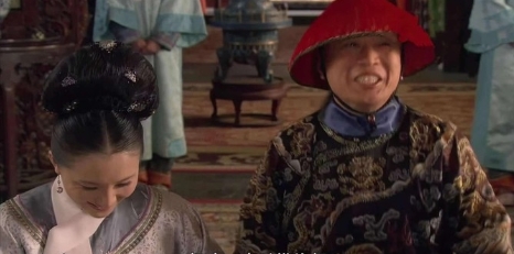 2011年，郑晓龙导演的《甄嬛传》爆火，网友评价：“苏培盛才是最爷们儿的男人。”