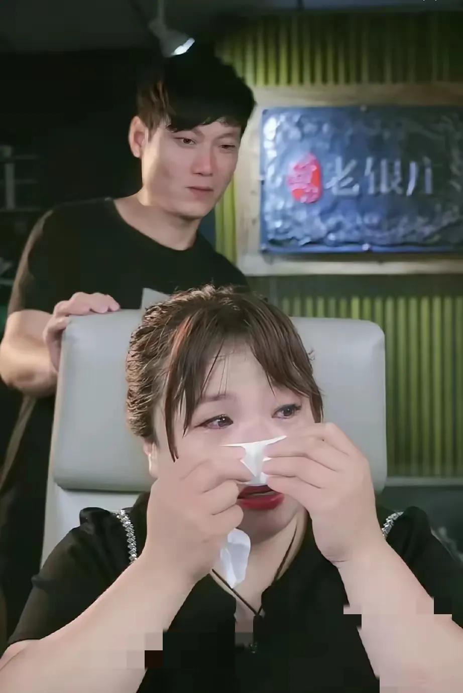 鹏鹏出事后，丹丹第一次直播间嚎啕大哭？崩溃到了极点，鹏鹏出事后第一次出现在直播间